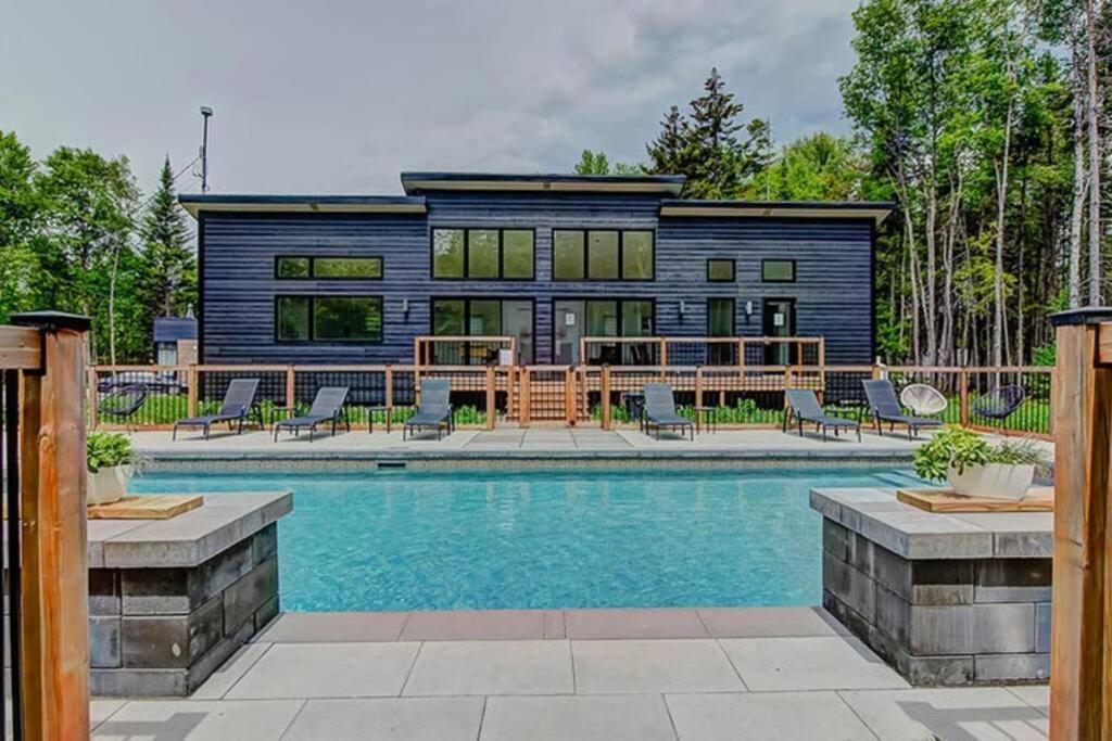 Nouveau - Chalet Moderne - Spa, Piscine & Sauna! Pont-Rouge Extérieur photo